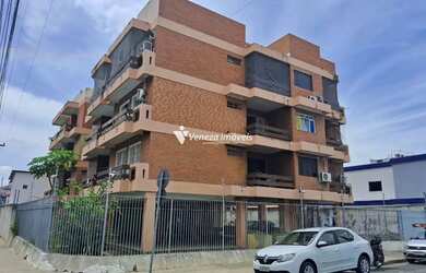 Imagem: O apartamento possui 3 Dormitórios, 1 Banheiro, 1 Vaga na garagem