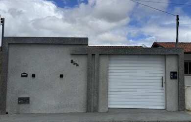 Imagem: A casa possui 2 Dormitórios, 1 Banheiro e 1 Vaga na garagem