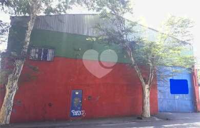 Imagem: O depósito possui 5 Vagas na garagem, 716m² de Área e está