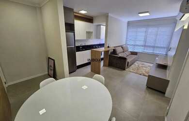 Imagem: O apartamento possui 1 Dormitório, 1 Banheiro, 1 Vaga na garagem