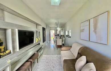 Imagem: A casa possui 2 Dormitórios, 1 Banheiro, 2 Vagas na garagem