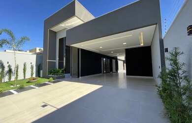 Imagem: A casa possui 3 Dormitórios, 3 Banheiros, 4 Vagas na garagem