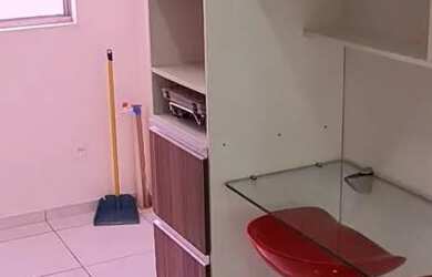 Imagem: O apartamento possui 2 Dormitórios, 1 Banheiro, 1 Vaga na garagem