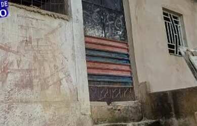 Imagem: A casa possui 3 Dormitórios, 2 Banheiros, 1 Vaga na garagem