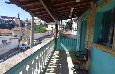 Imagem: A casa possui 4 Dormitórios, 3 Banheiros, 3 Vagas na garagem