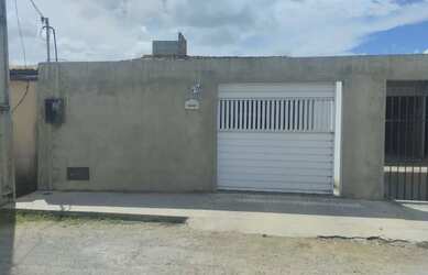 Imagem: A casa possui 2 Dormitórios, 2 Banheiros, 1 Vaga na garagem