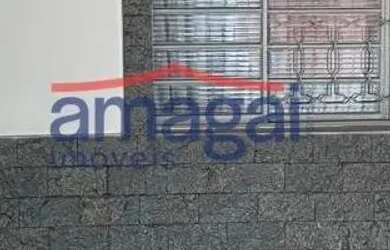 Imagem: A casa possui 2 Dormitórios, 2 Banheiros, 2 Vagas na garagem