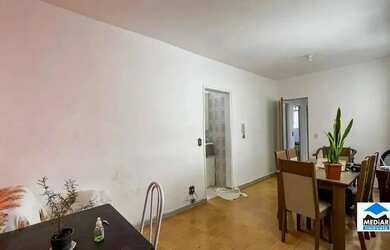 Imagem: O apartamento possui 3 Dormitórios, 1 Banheiro, 1 Vaga na garagem