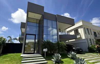 Imagem: A casa em condomínio possui 5 Dormitórios, 5 Banheiros, 4