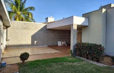 Imagem: A casa possui 3 Dormitórios, 5 Banheiros, 5 Vagas na garagem