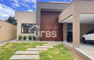 Imagem: A casa possui 3 Dormitórios, 3 Banheiros, 2 Vagas na garagem