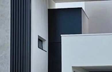 Imagem: A casa em condomínio possui 4 Dormitórios e está localizado