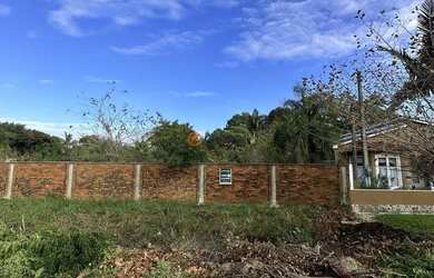 Imagem: O terreno possui 460m² de Área e está localizado em Laranjal