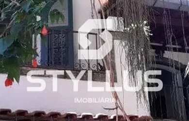 Imagem: A casa possui 4 Dormitórios, 5 Banheiros, 2 Vagas na garagem