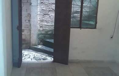 Imagem: A casa possui 1 Dormitório e 1 Banheiro e está localizado