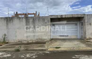 Imagem: A casa possui 1 Dormitório, 1 Banheiro, 3 Vagas na garagem