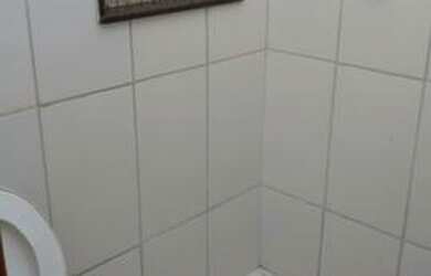 Imagem: A casa possui 3 Dormitórios, 1 Banheiro, 1 Vaga na garagem