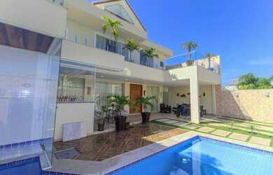 Imagem: A casa em condomínio possui 5 Dormitórios, 5 Banheiros, 2