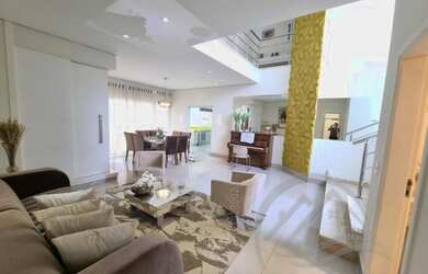 Imagem: A casa em condomínio possui 5 Dormitórios, 5 Banheiros, 5