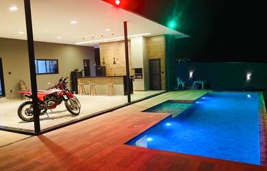 Imagem: A casa em condomínio possui 3 Dormitórios, 3 Banheiros, 5