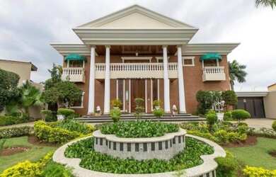 Imagem: A casa em condomínio possui 5 Dormitórios, 5 Banheiros, 5