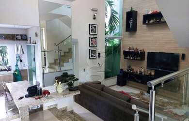 Imagem: A casa em condomínio possui 4 Dormitórios, 4 Banheiros, 4