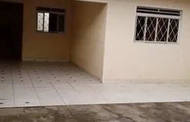 Imagem: A casa possui 3 Dormitórios, 2 Banheiros, 1 Vaga na garagem