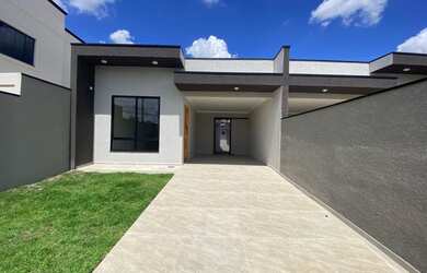 Imagem: A casa possui 3 Dormitórios, 2 Banheiros, 1 Vaga na garagem