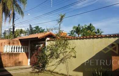 Imagem: A casa possui 2 Dormitórios, 2 Banheiros, 5 Vagas na garagem