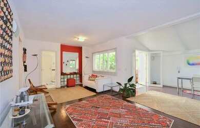 Imagem: A casa possui 2 Dormitórios, 1 Banheiro, 2 Vagas na garagem