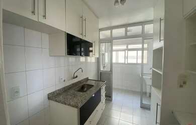 Imagem: O apartamento possui 3 Dormitórios, 1 Banheiro, 1 Vaga na garagem