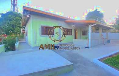 Imagem: A casa possui 3 Dormitórios, 2 Banheiros, 3 Vagas na garagem