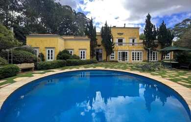 Imagem: A casa em condomínio possui 5 Dormitórios, 5 Banheiros, 5