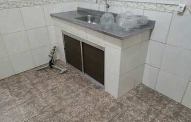 Imagem: A casa possui 2 Dormitórios, 2 Banheiros, 1 Vaga na garagem