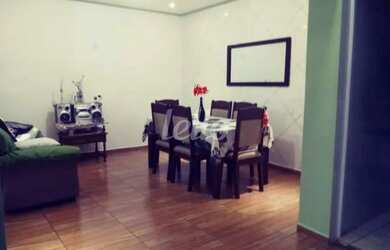 Imagem: A casa possui 2 Dormitórios, 1 Banheiro, 2 Vagas na garagem