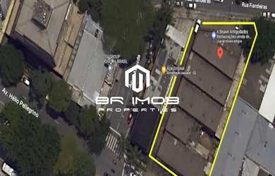 Imagem: O depósito possui 5 Vagas na garagem e 1500m² de Área e está