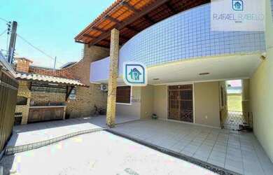 Imagem: A casa possui 4 Dormitórios, 5 Banheiros, 3 Vagas na garagem