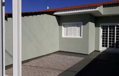 Imagem: A casa possui 2 Dormitórios, 1 Banheiro, 3 Vagas na garagem