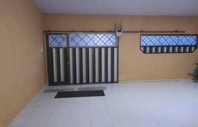 Imagem: A casa possui 1 Dormitório, 1 Banheiro, 1 Vaga na garagem