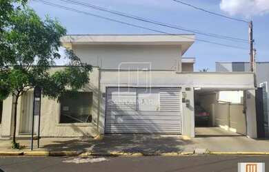 Imagem: O depósito possui 4 Vagas na garagem e 335m² de Área e está