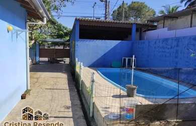 Imagem: A casa possui 5 Dormitórios, 3 Banheiros, 3 Vagas na garagem