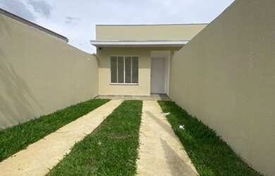 Imagem: A casa possui 2 Dormitórios, 1 Banheiro, 2 Vagas na garagem