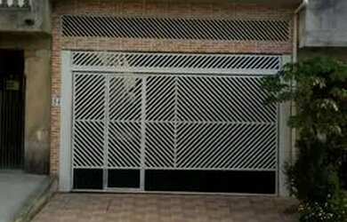 Imagem: A casa possui 2 Dormitórios, 2 Banheiros, 1 Vaga na garagem