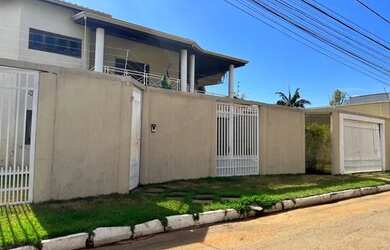 Imagem: A casa em condomínio possui 5 Dormitórios, 5 Banheiros, 5