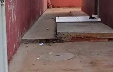 Imagem: A casa possui 2 Dormitórios, 1 Banheiro, 1 Vaga na garagem