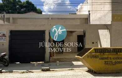 Imagem: A casa possui 2 Dormitórios, 2 Banheiros, 2 Vagas na garagem