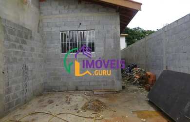 Imagem: A casa possui 2 Dormitórios, 2 Banheiros, 2 Vagas na garagem