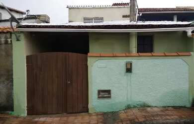 Imagem: A casa possui 1 Dormitório, 1 Banheiro, 1 Vaga na garagem