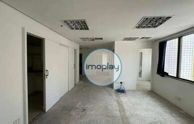 Imagem: O depósito possui 4 Vagas na garagem, 120m² de Área e está