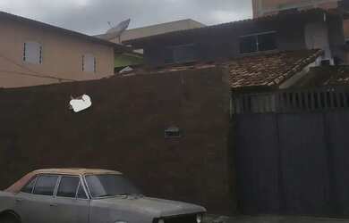 Imagem: A casa possui 5 Dormitórios, 3 Banheiros, 5 Vagas na garagem